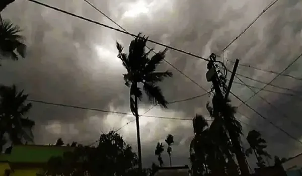 West Bengal: ‘सितरंग’ तूफान से भारी बारिश के आसार